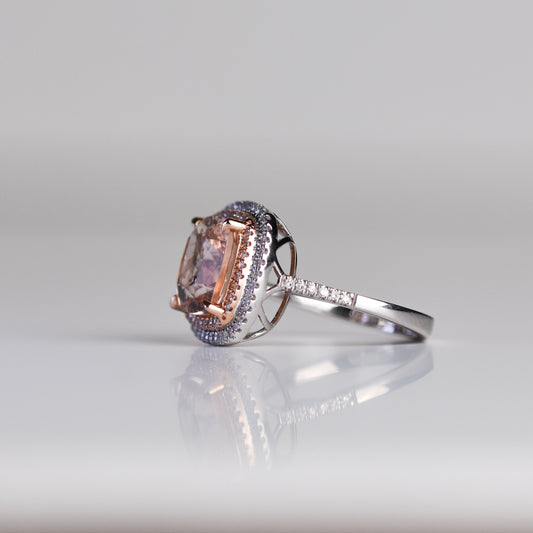 Anillo con morganita rosa y diamantes en oro blanco 14K