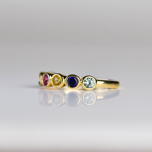 Anillo con Zafiros Multicolor de Laboratorio en Baño de Oro 14k