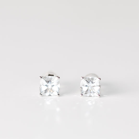 Aretes tipo stud con aguamarina en oro blanco 14K