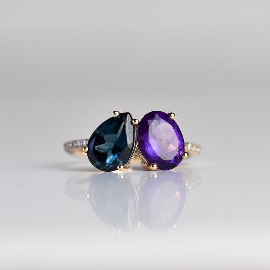 Anillo con topacio London Blue, amatista y diamantes en oro amarillo 14K