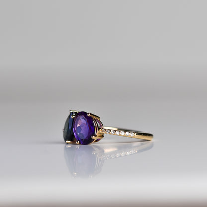 Anillo con topacio London Blue, amatista y diamantes en oro amarillo 14K