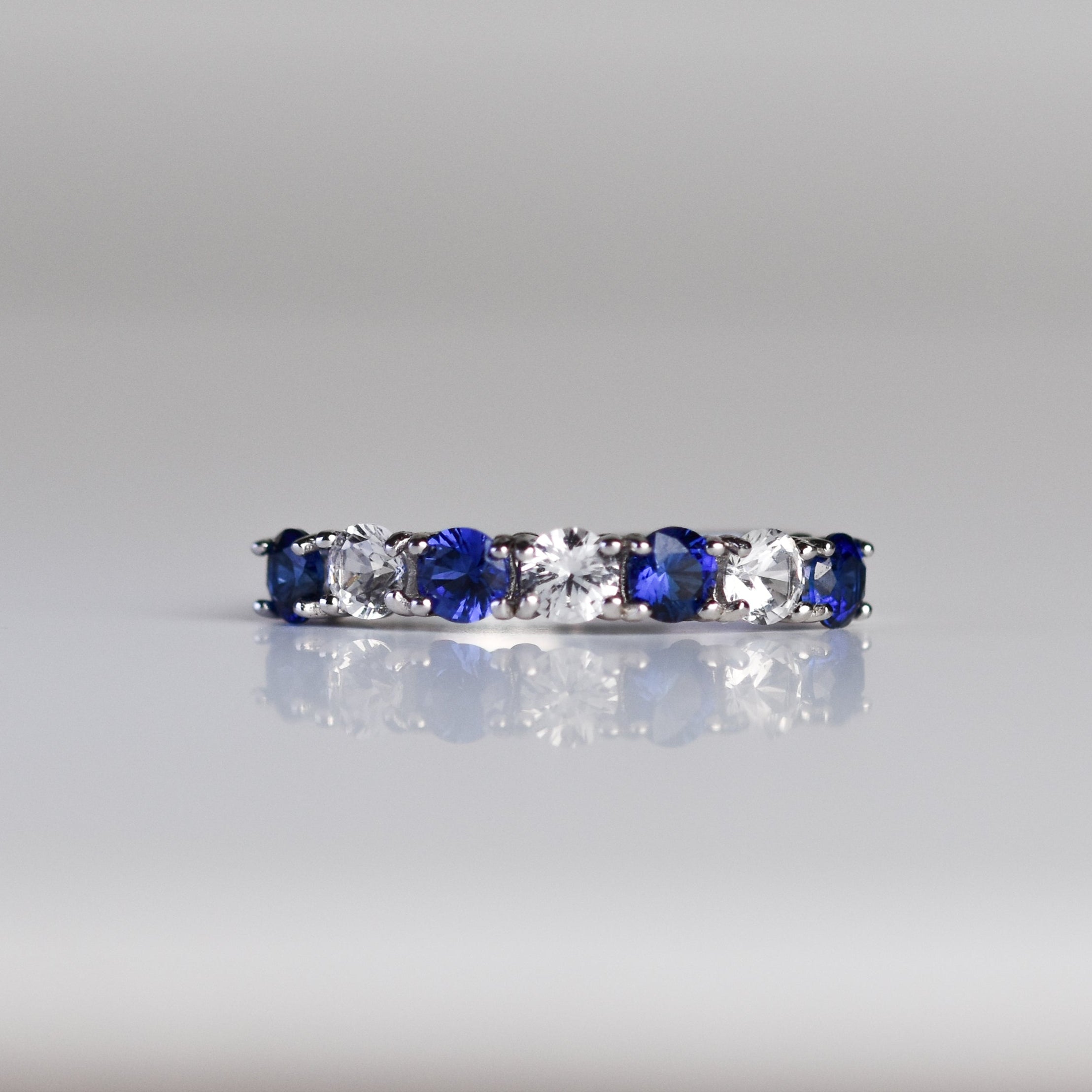 Anillo Churumbela con Zafiros Azules y Blancos de Laboratorio en Plata