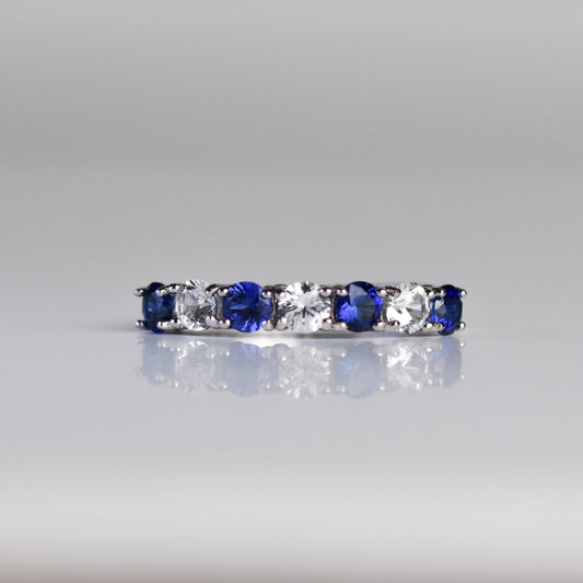 Anillo con Zafiros Azules y Blancos