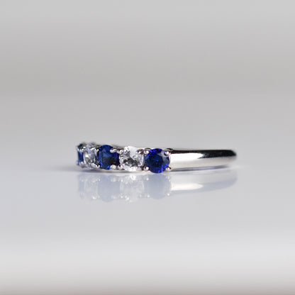 Anillo con Zafiros Azules y Blancos