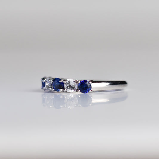 Anillo con Zafiros Azules y Blancos