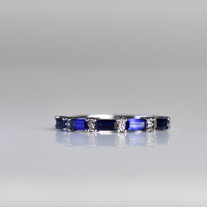 Churumbela con zafiros azules y zafiros blancos de laboratorio en plata