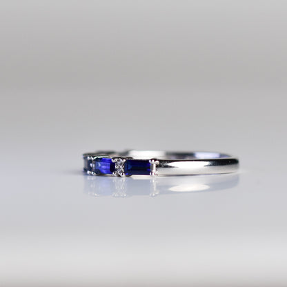 Churumbela con zafiros azules y zafiros blancos de laboratorio en plata