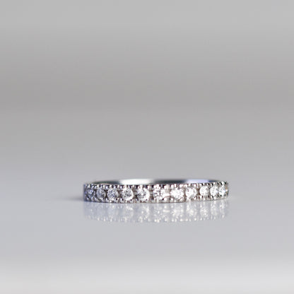 Churumbela delgada con diamantes en oro blanco 14K
