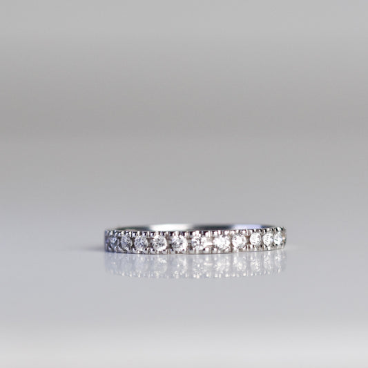 Churumbela delgada con diamantes en oro blanco 14K
