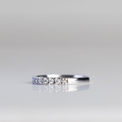 Churumbela delgada con diamantes en oro blanco 14K