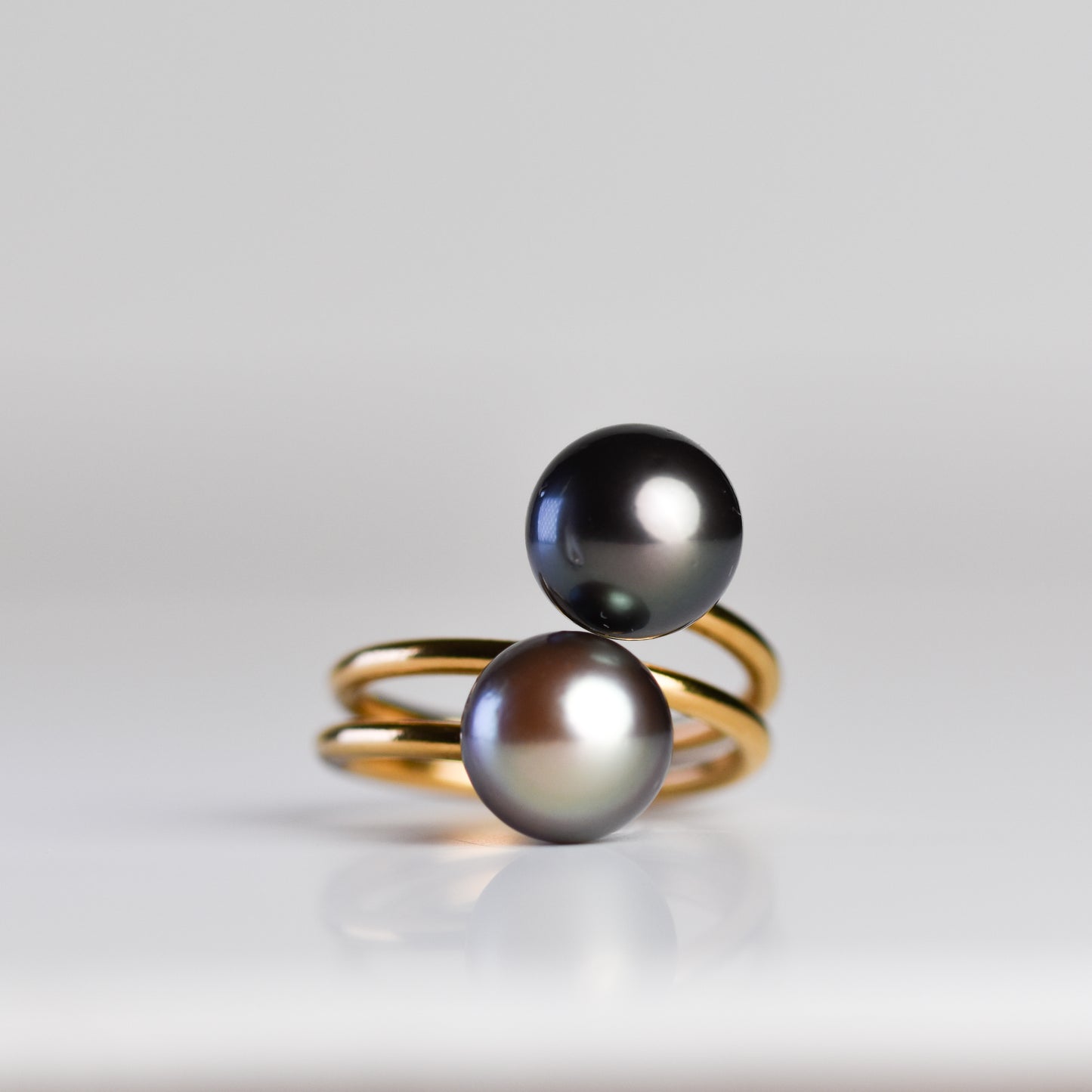 Anillo con doble perla de Tahití en oro amarillo