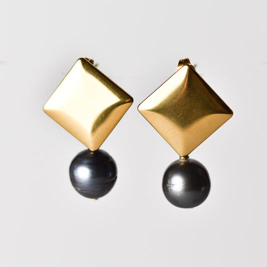 Aretes de perlas de Tahití con acero inoxidable y diseño geométrico