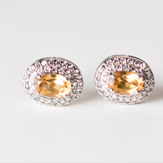 Aretes tipo stud con citrino natural y halo de zafiros blancos de laboratorio
