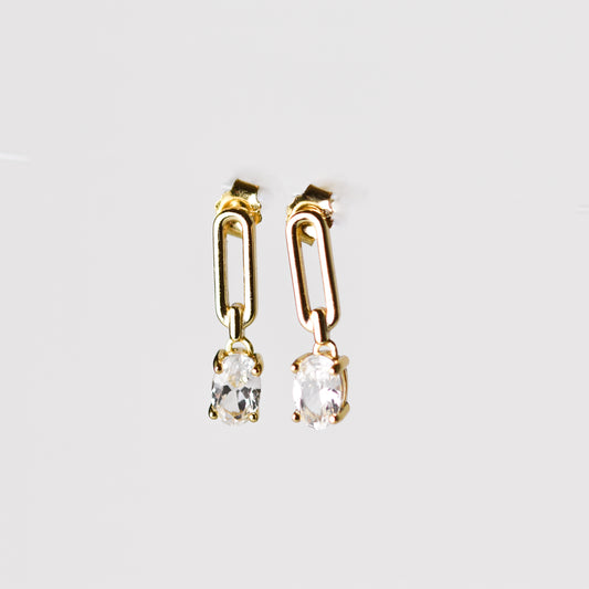 Aretes con zafiros blancos en plata con baño de oro