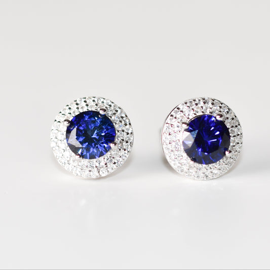 Aretes tipo stud con zafiros azules en plata esterlina