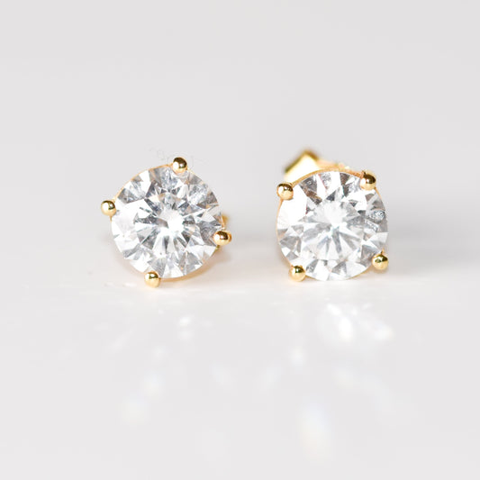 Aretes tipo stud con diamantes de laboratorio (1 CTW) en oro amarillo 14k