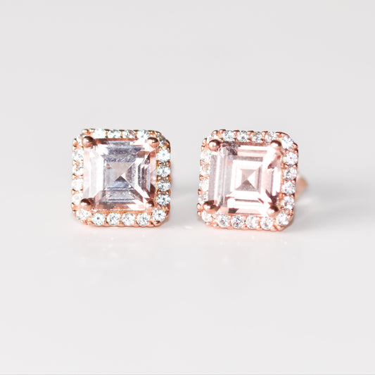 Aretes stud con zafiros champagne y blancos creados en laboratorio en plata bañada en oro rosa