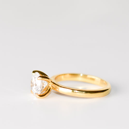 Anillo con diamante redondo creado en laboratorio en oro amarillo de 14k (1.71 ct)