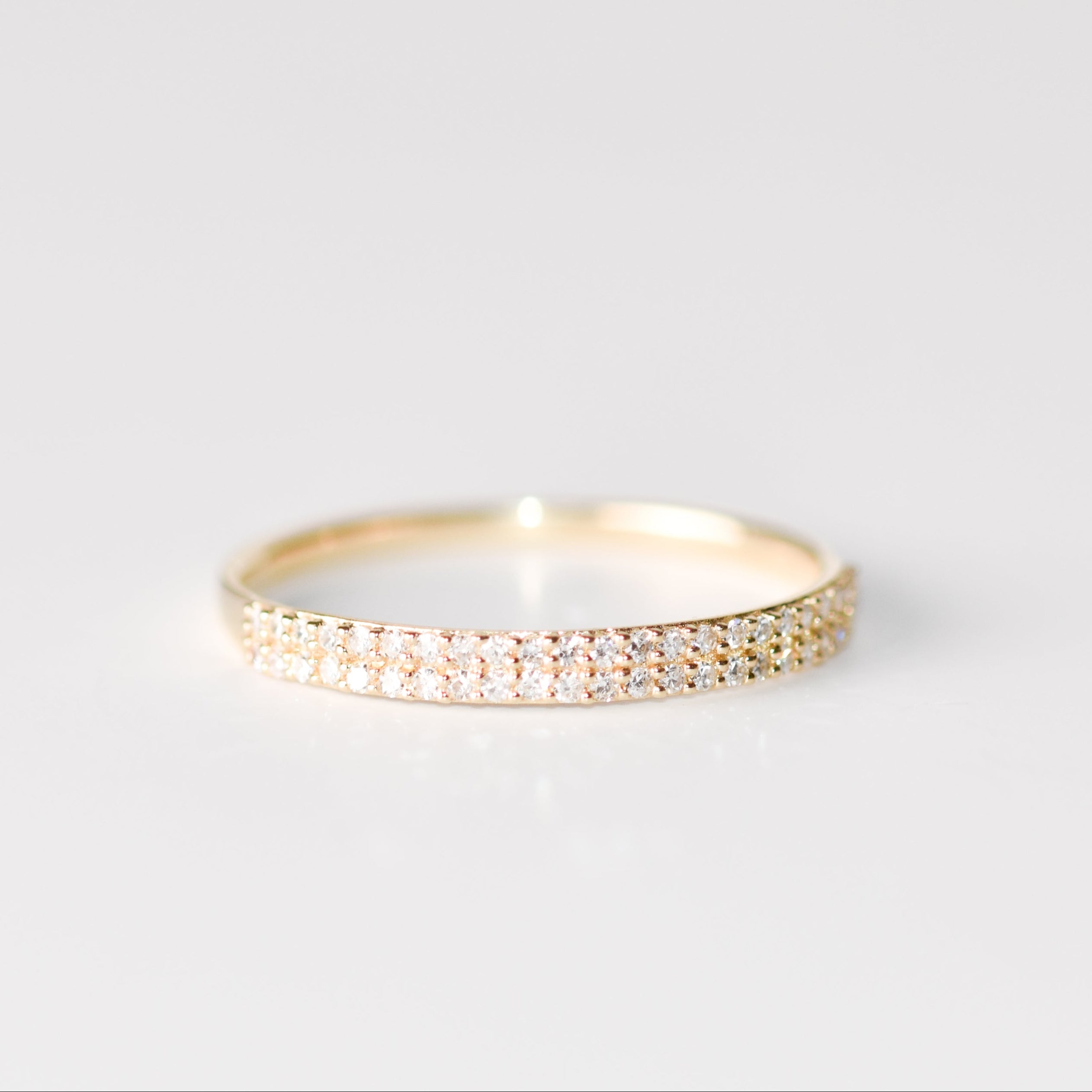 Churumbela delgada con diamantes en oro 14K