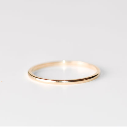 Argolla delgada en oro amarillo 14K