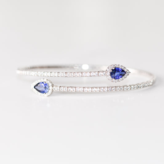 Pulsera flexible abierta con zafiros azules y blancos creados en laboratorio en plata esterlina
