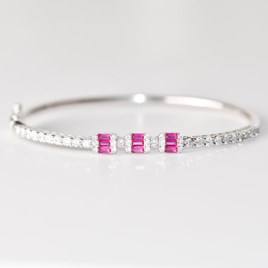 Pulsera con rubíes y zafiros blancos creados en laboratorio en plata esterlina