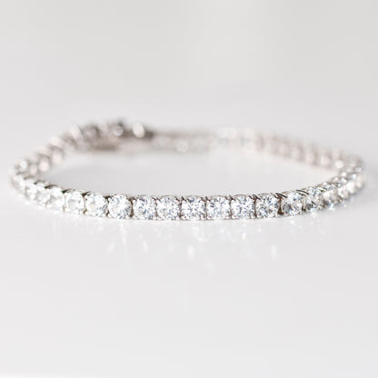 Pulsera Tennis con zafiros blancos creados en laboratorio en plata esterlina