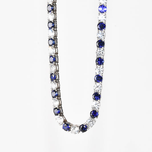 Collar con zafiro azul y zafiro blanco de laboratorio en plata esterlina (17”)