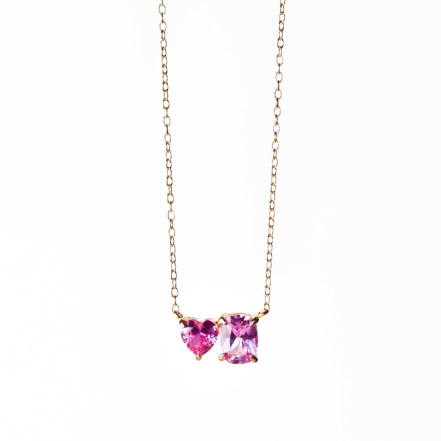 Collar con zafiro rosa en forma de corazón y cojín en baño de oro 14K sobre plata esterlina (2.75 cttw)