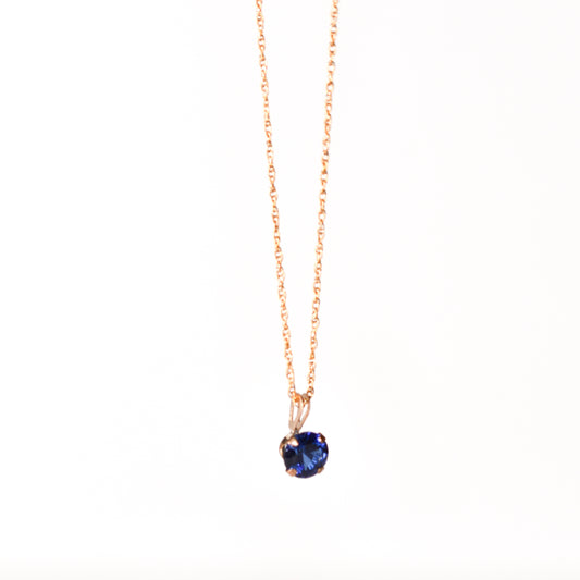 Dije solitario redondo de zafiro (6mm) creado en laboratorio Oro 10k con cadena 14k Gold Filled