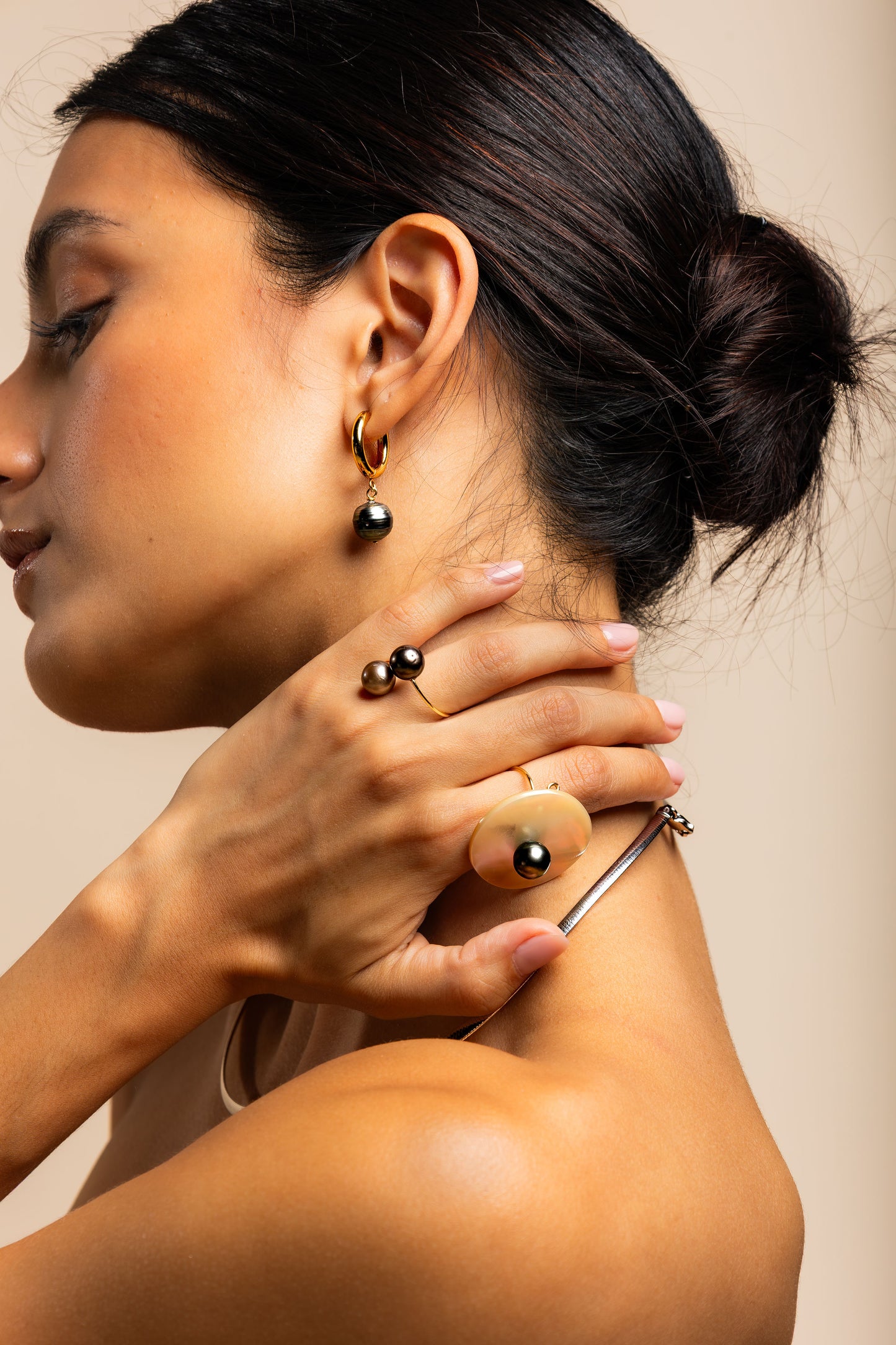 Anillo con doble perla de Tahití en oro amarillo