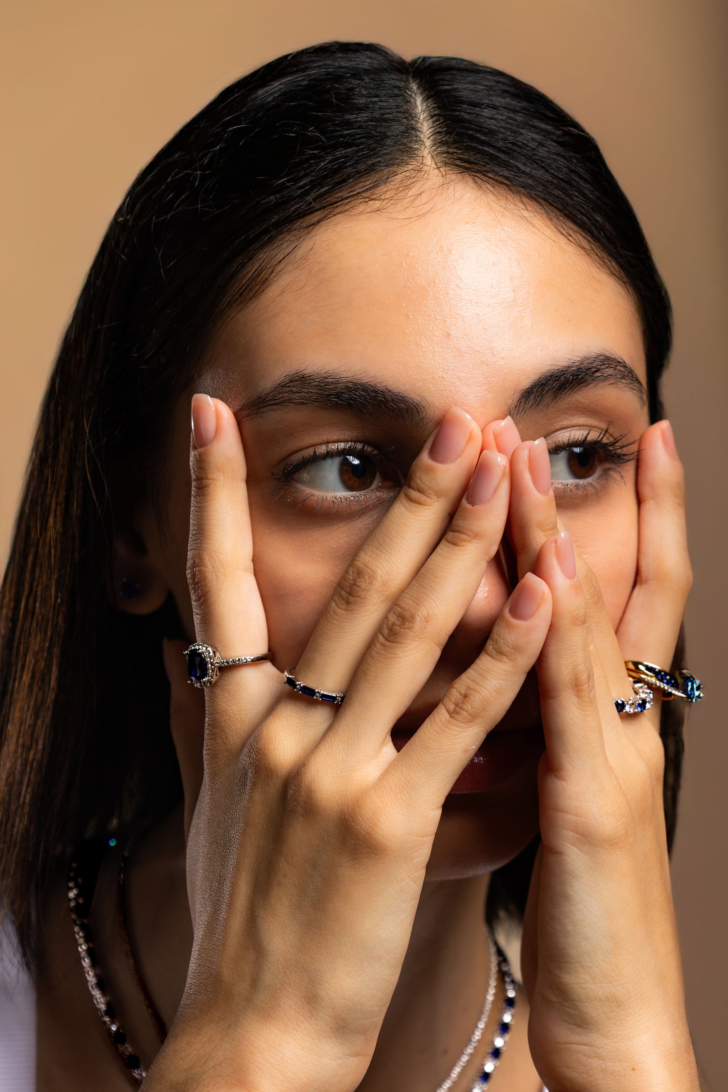 Anillo con Zafiro Azul en Plata Cushion de Laboratorio