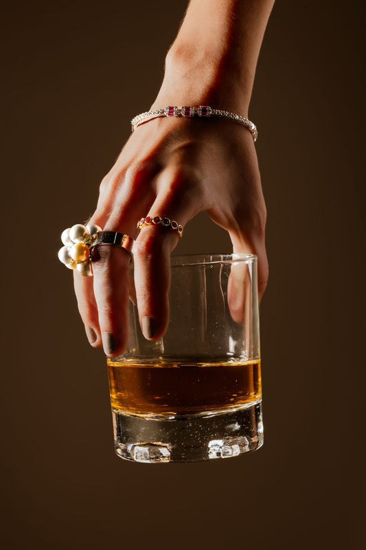 Pulsera con rubíes y zafiros blancos creados en laboratorio en plata esterlina