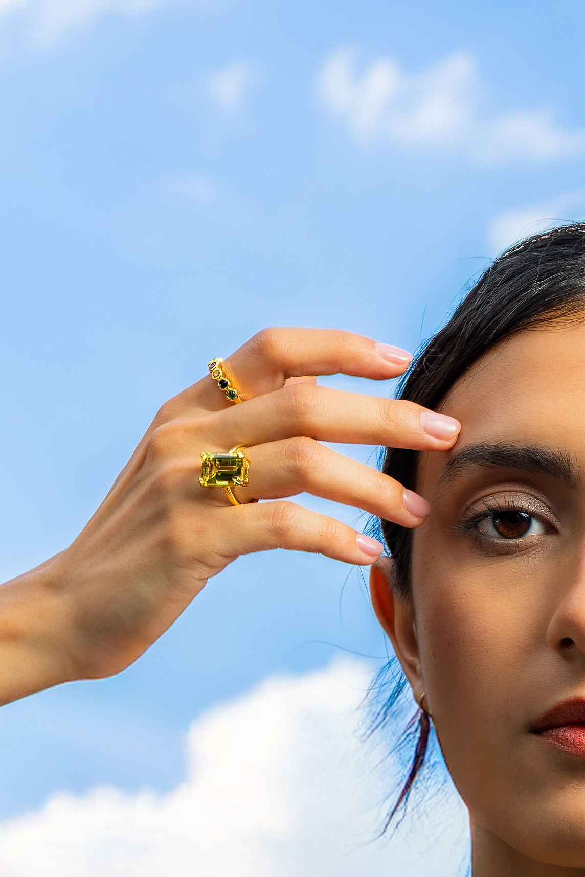 Anillo con cuarzo limón en plata esterlina con baño de oro 14K