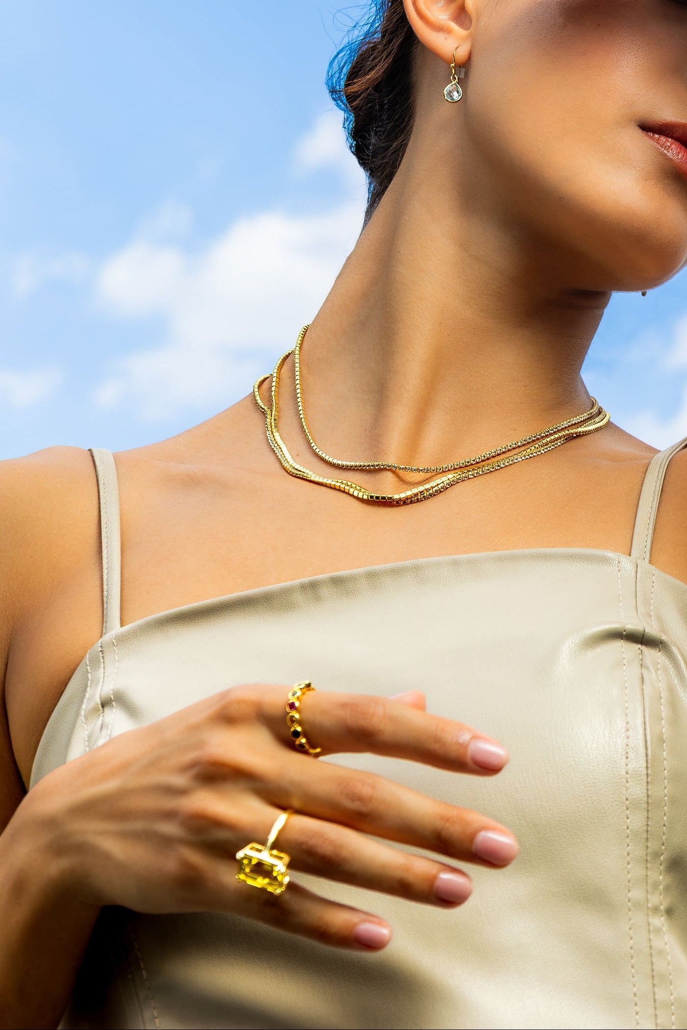 Anillo con cuarzo limón en plata esterlina con baño de oro 14K