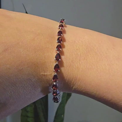 Brazalete 11.5 cttw Granate Rojo en Plata con baño de Rodio