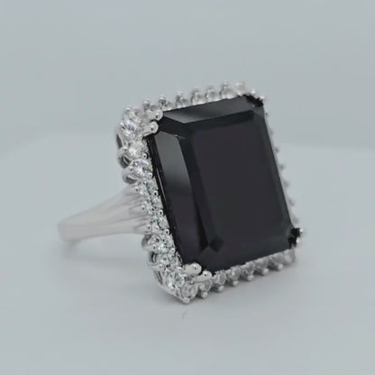 Anillo Espinela Negra 15.3 cttw con Zafiro Blanco de Laboratorio en Plata con baño de Rodio